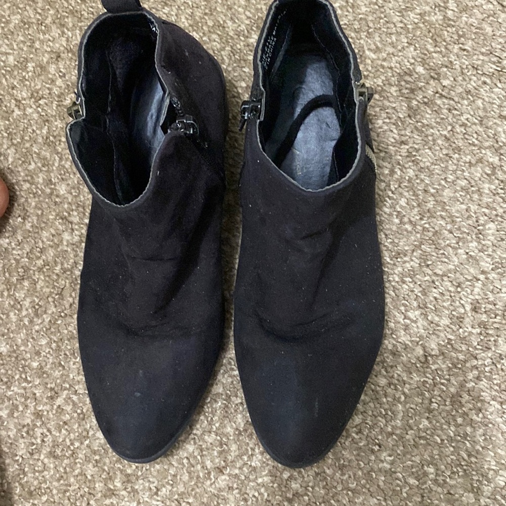 Black pointed boots!